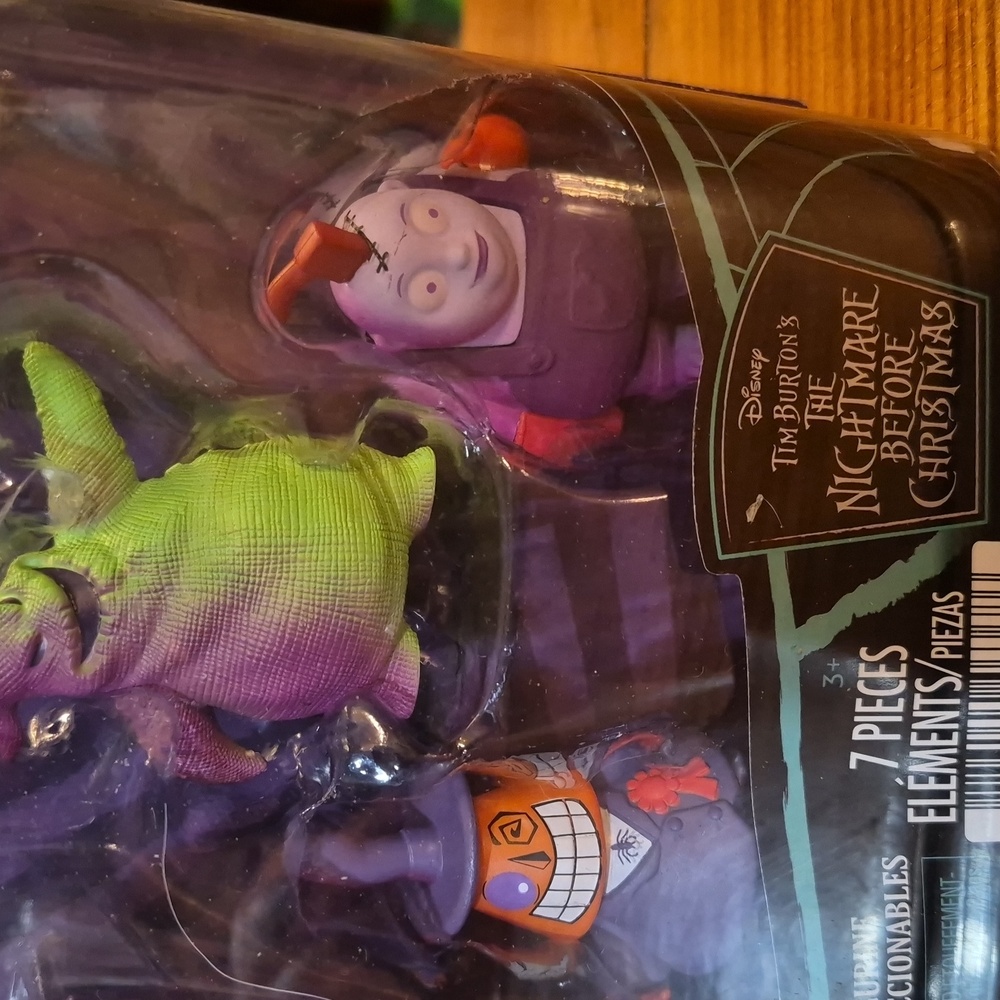 Disney The Nightmare Before Christmas Figure Collection - Black, Green, Purple - Picture 3 of 7